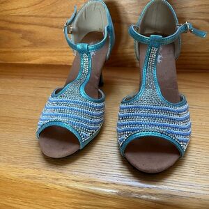 Blue ballroom dancing shoes with fashion jewelry rhinestones.
